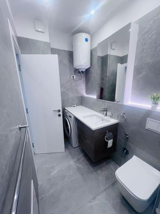 Appartement Deluxe Flat With Garden_Tirana Extérieur photo