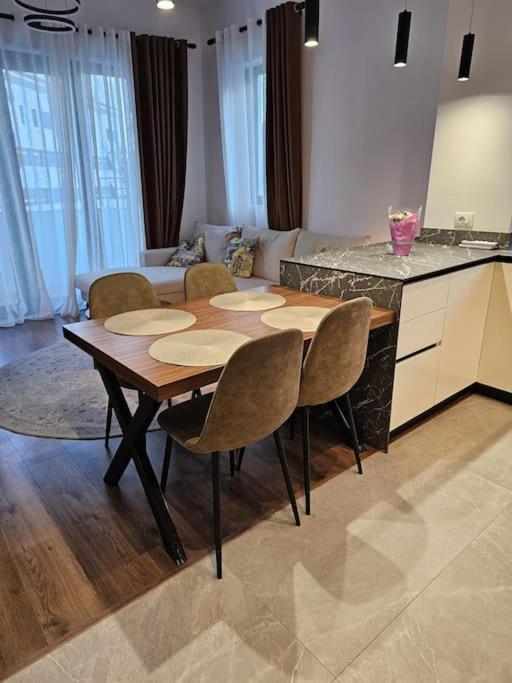 Appartement Deluxe Flat With Garden_Tirana Extérieur photo